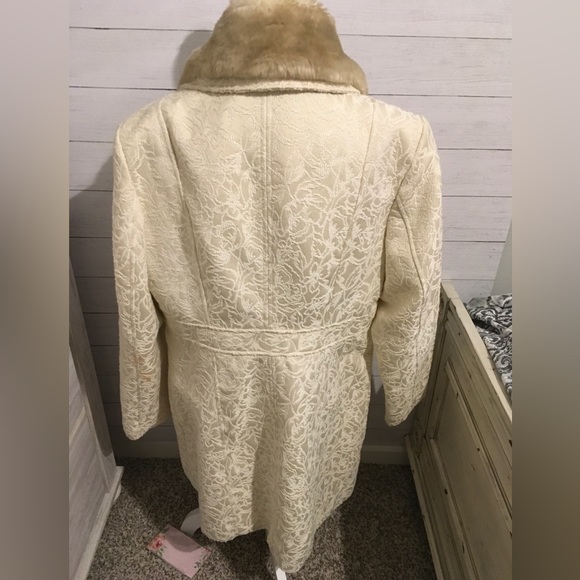 Cream Floral Coat - Picture 3 of 4